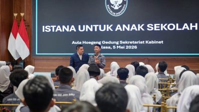 Istana Jadi Ruang Kelas, Pelajar Disuntik Motivasi oleh Teddy Indra Wijaya