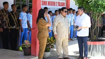 Prabowo Bernyanyi Bersama Warga Miangas, Bawa Bantuan hingga Janji Perbaikan Infrastruktur