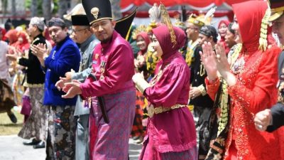 Kompak Kenakan Baju Adat dalam Perayaan HUT ke-81, Bupati Sumenep: Simbol Persatuan